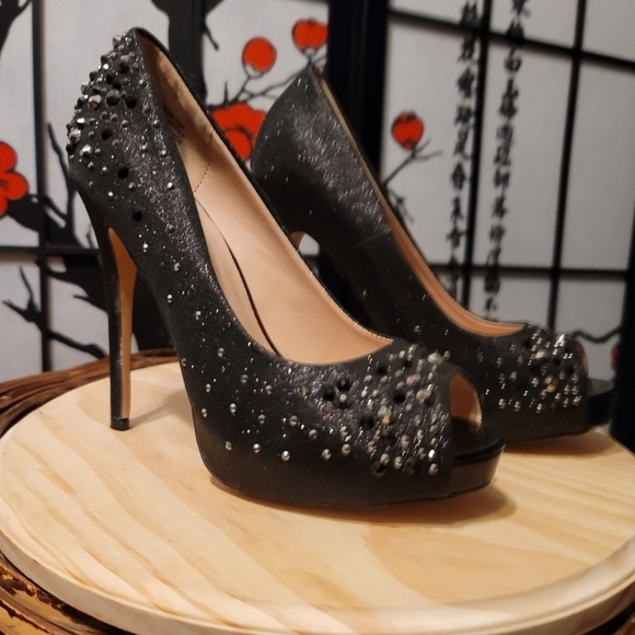 HEIRESS FABULICIOUS BY PLEASER STUNNING GREY SATIN JEWELED HEELS/SIZE 6 - Picture 1 of 15